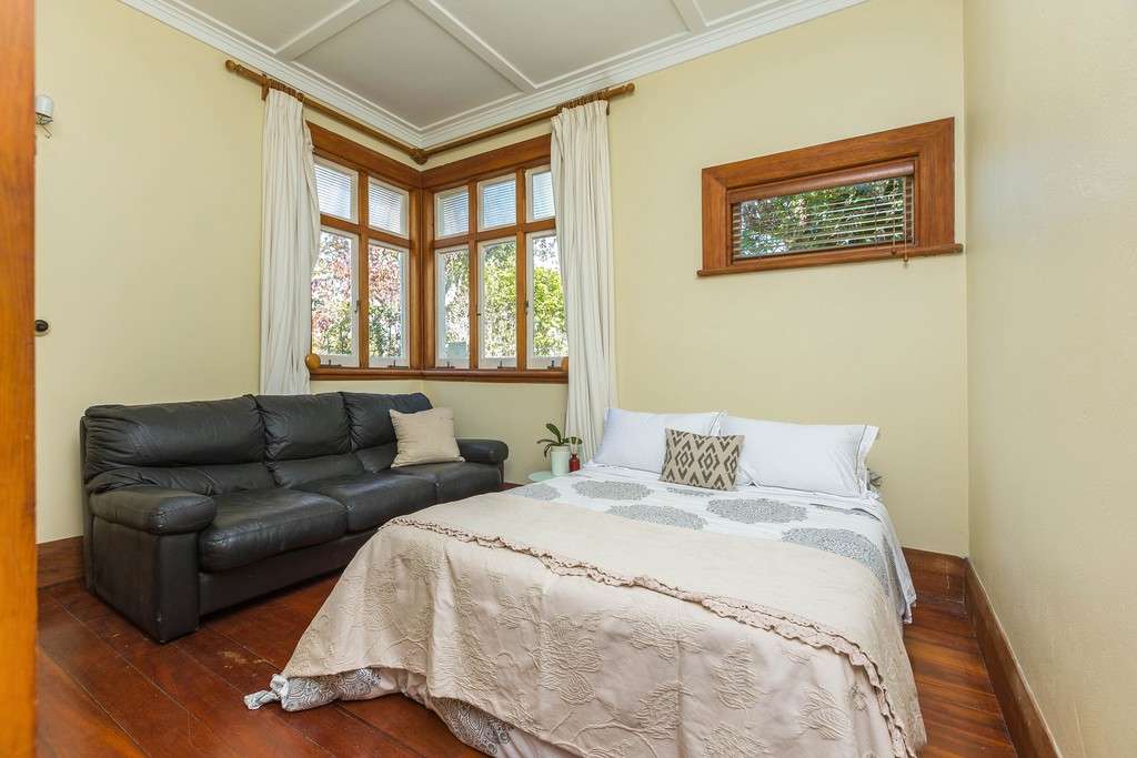16 Laurie Avenue photo 8