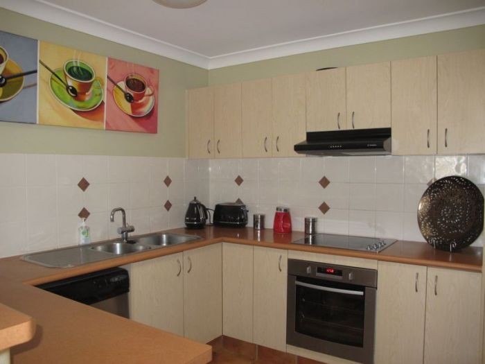 2/77 Kincaid Drive, Highland Park, QLD 4211