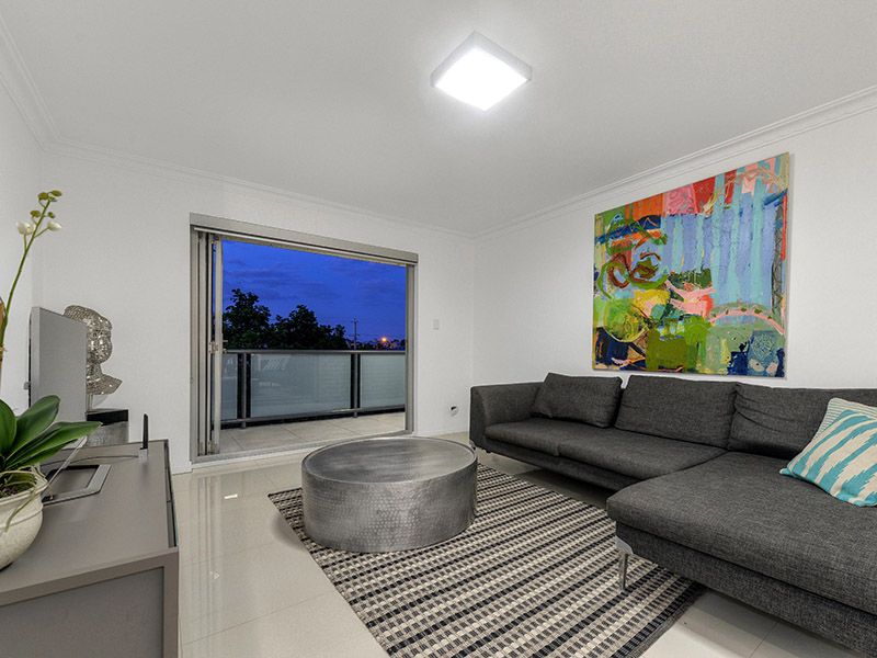 10 Knowsley Street, Greenslopes QLD 4120