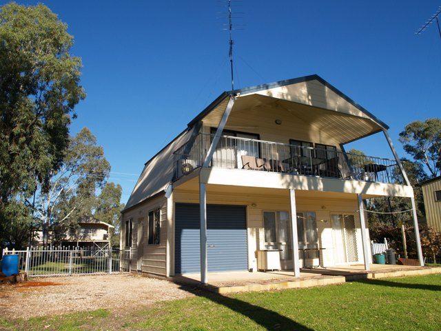 3 Page Drive, Blanchetown SA 5357