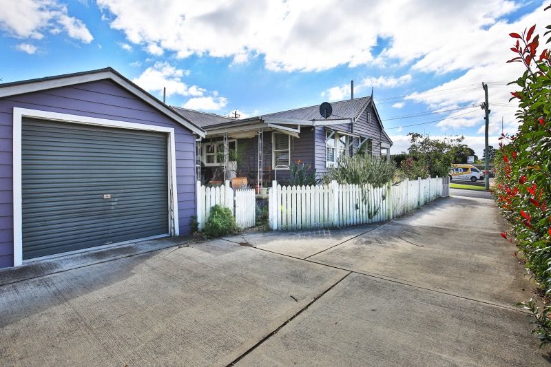 12 Bunberra Street, Bomaderry NSW 2541