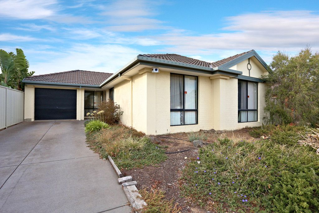 8 Lanaghan Avenue, Caroline Springs VIC 3023