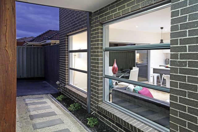 1/37 Purinuan Road, Reservoir, VIC 3073