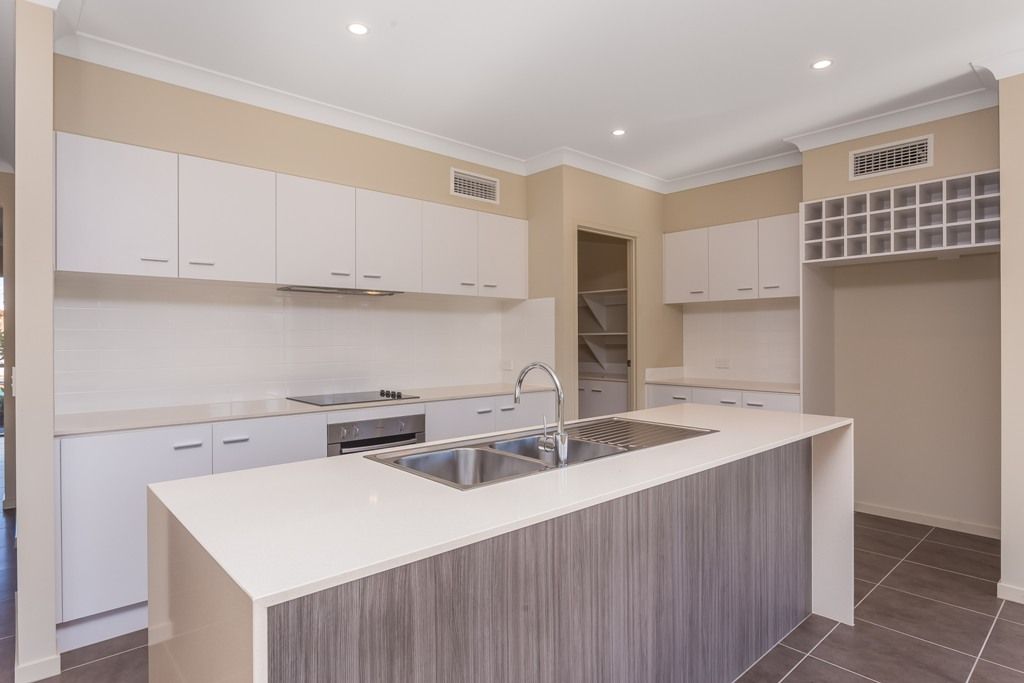 2 Outlook Crescent, Bridgeman Downs, QLD 4035
