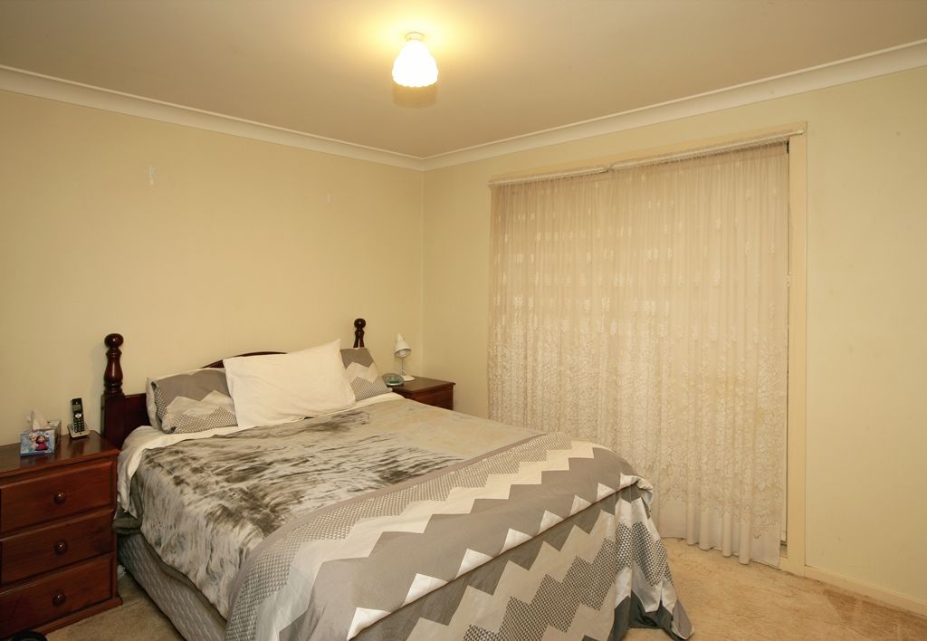 72 Dalman Parkway, Glenfield Park, NSW 2650
