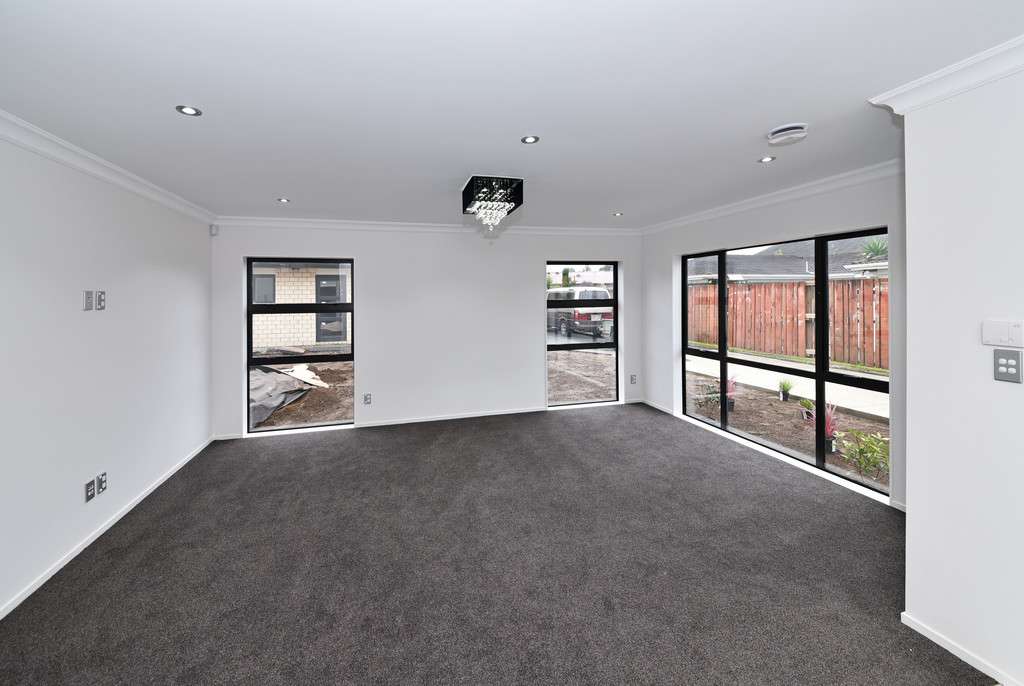 14B Birdwood Avenue photo 1