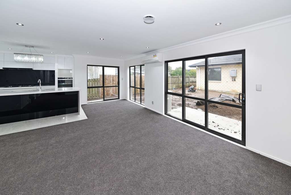 14B Birdwood Avenue photo 2