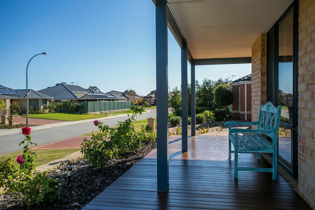 18 Sheriff Circuit, Wattle Grove, WA 6107