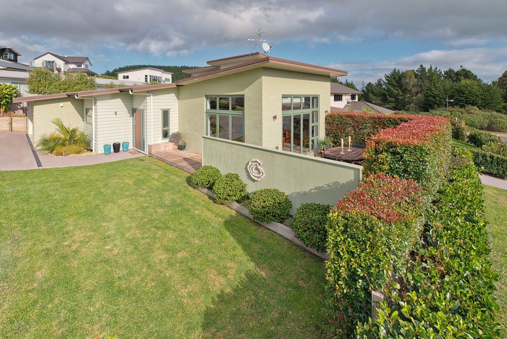 1 Fantail Crescent, Maraetai, Manukau City