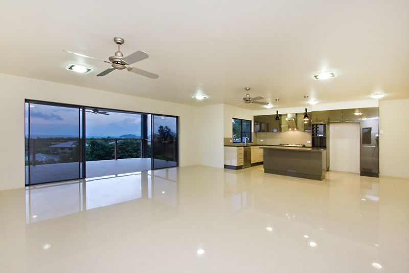 18 Savannah Street (Middle Floor), Palm Cove, QLD 4879