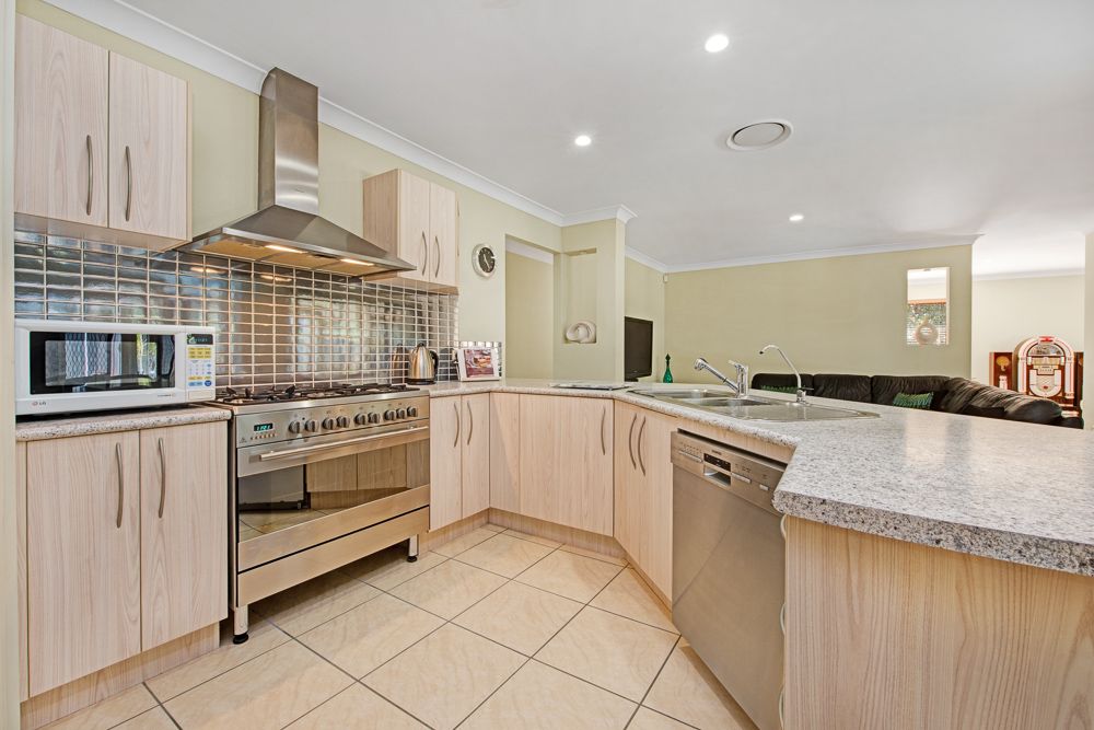 2 Morwell Crescent, North Lakes, QLD 4509