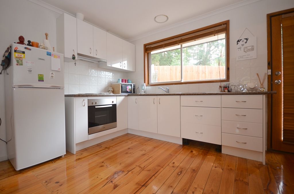 2/25 Whitefield Street, Black Hill, VIC 3350