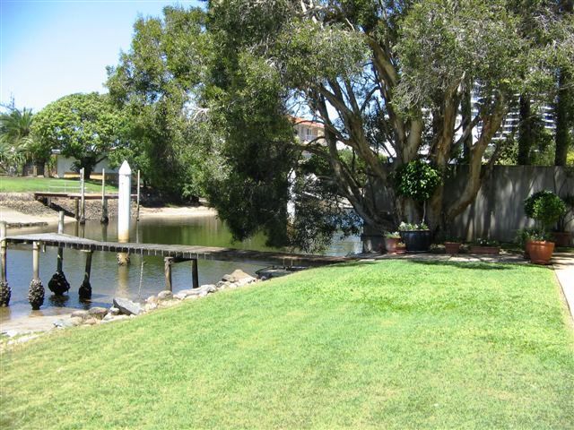 2/17 Madang Crescent, Runaway Bay, QLD 4216