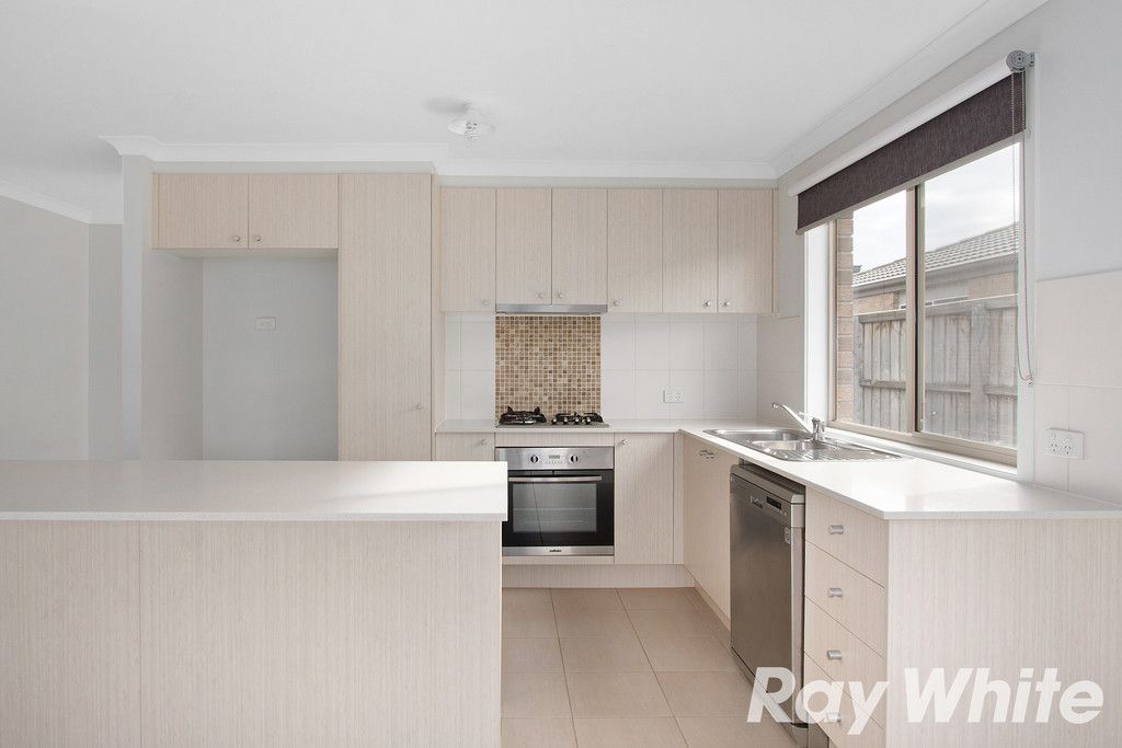 8 Devine Drive, Pakenham, VIC 3810