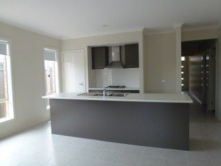 14 Viewside Crescent, Craigieburn, VIC 3064
