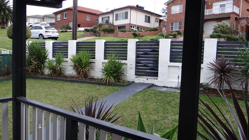 11 Canberra Road, Lake Heights, NSW 2502