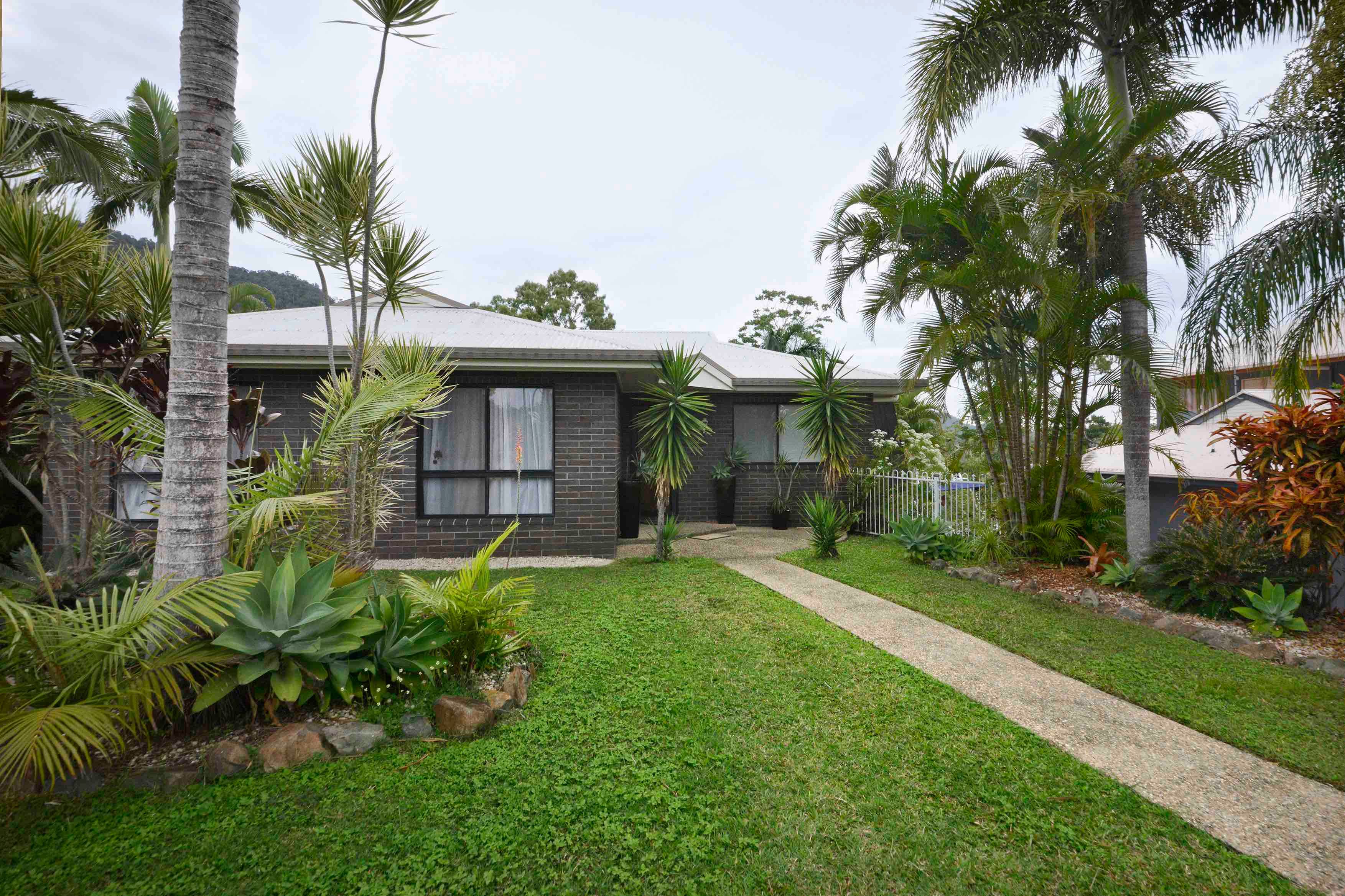 18 Panoramic Court, Cannonvale QLD 4802