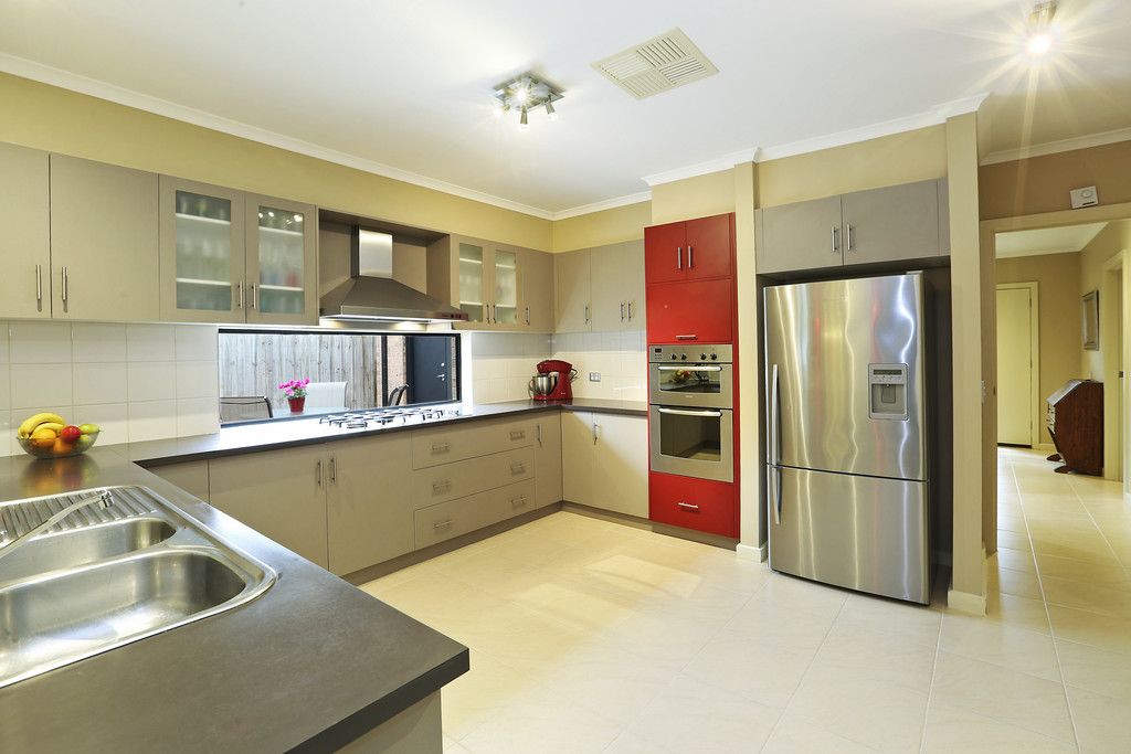 36 Oakwood Crescent, Waurn Ponds, VIC 3216
