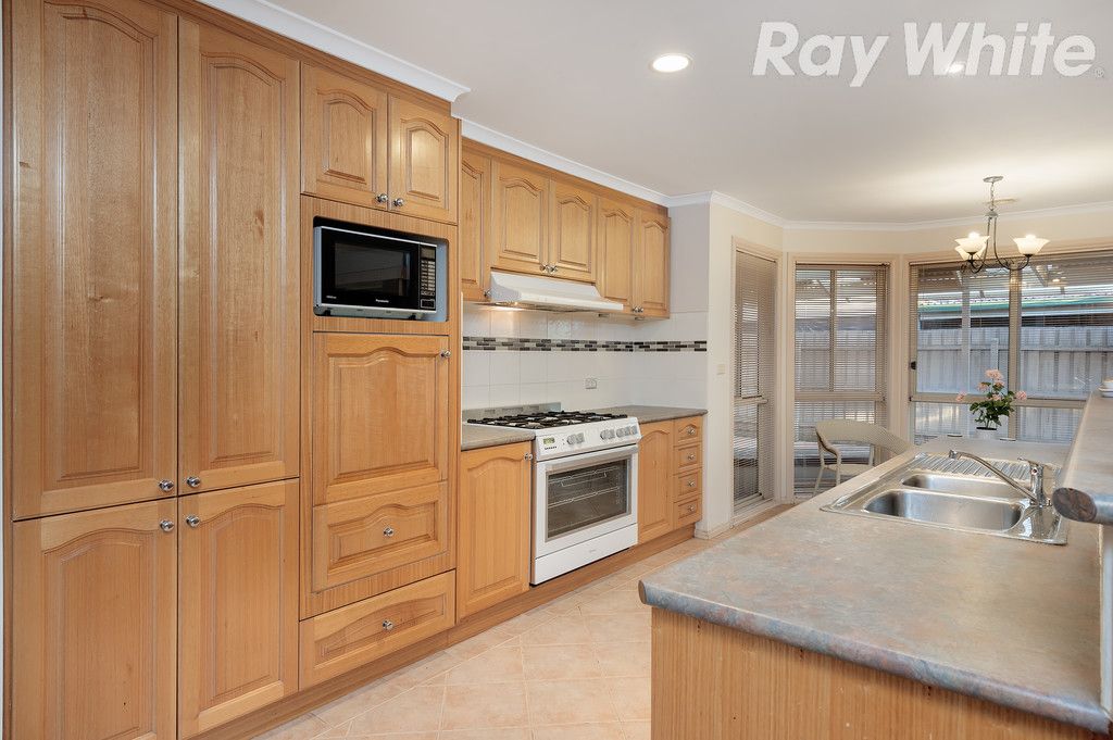 40 Allwyn Crescent, Mill Park, VIC 3082
