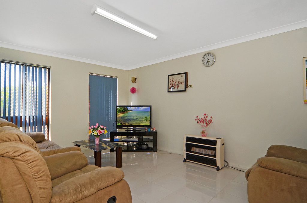 21 Curtis Way, Girrawheen, WA 6064