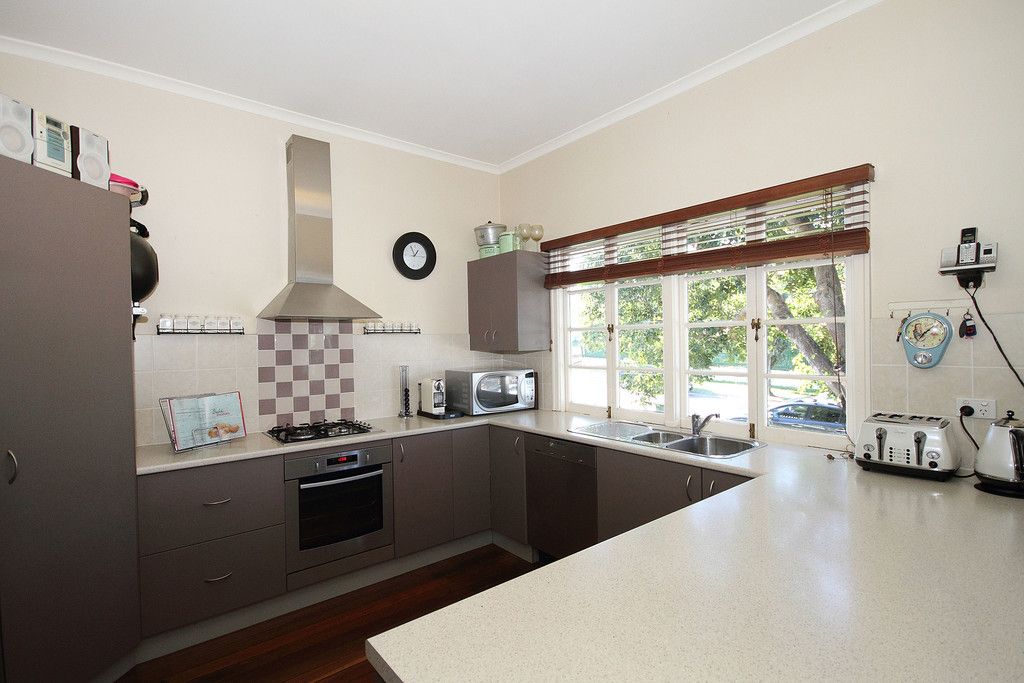 82 Holland Road, Holland Park, QLD 4121