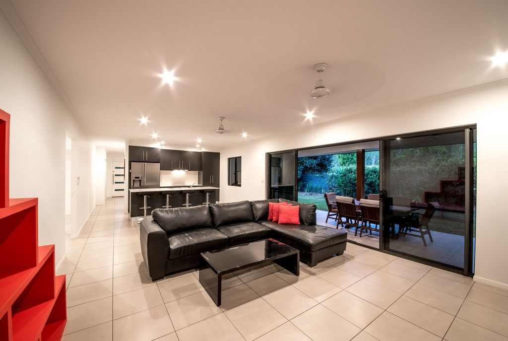 8 Flinders Court, Cannonvale QLD 4802