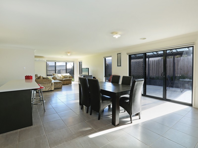 46 Oakwood Crescent, Waurn Ponds, VIC 3216