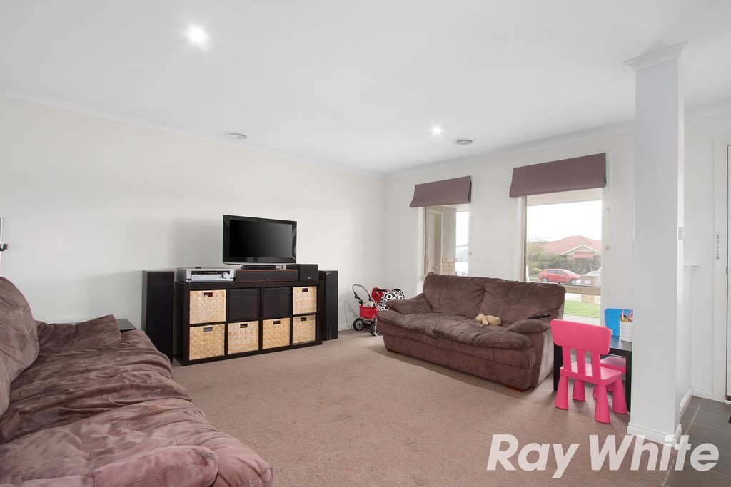 37 Bluehills Boulevard, Pakenham, VIC 3810