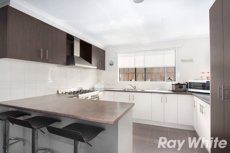 6 Spinebill Court, Pakenham, VIC 3810