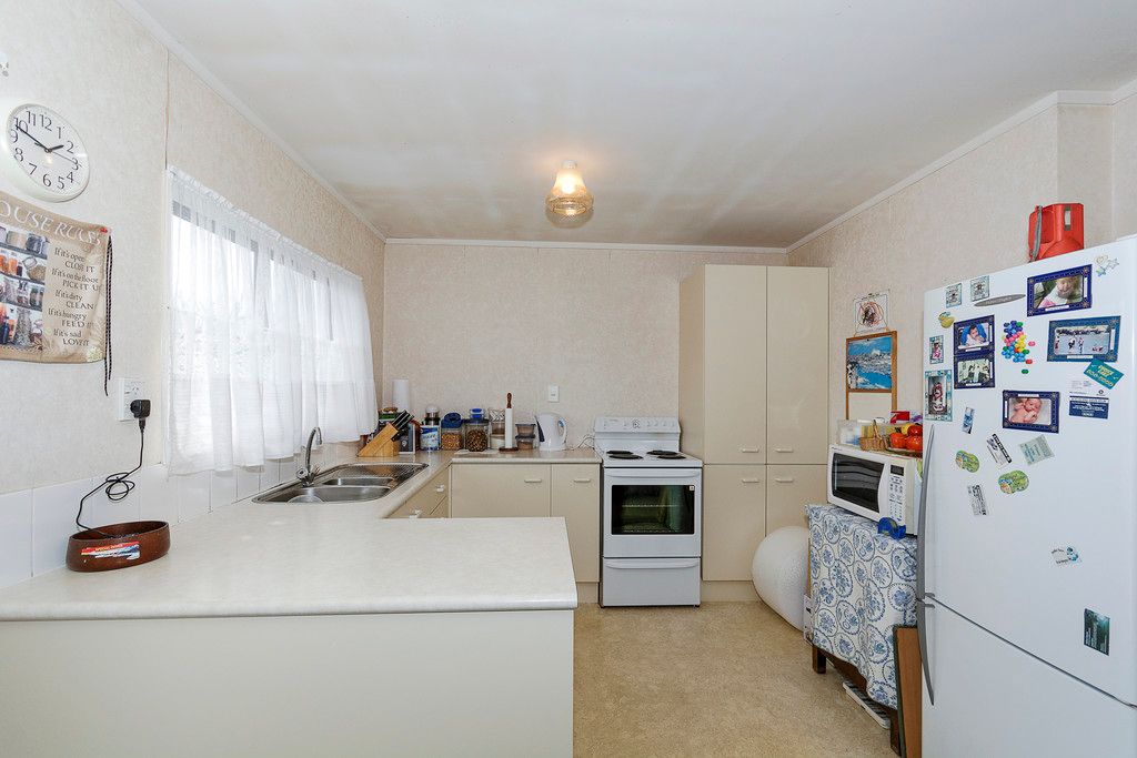 1 Broadfield Street, Massey, Waitakere City
