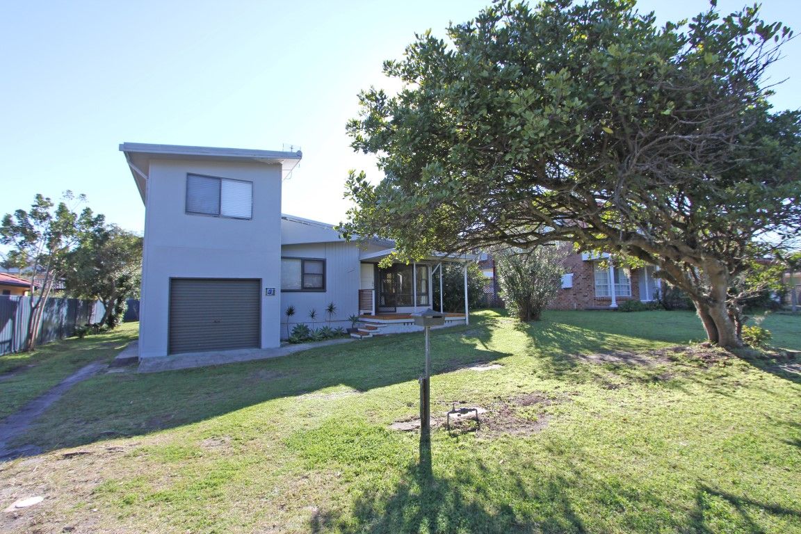 2 Coloma Avenue, Budgewoi, NSW 2262