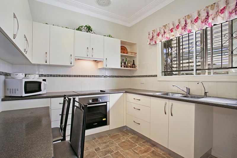 25 Turner Avenue, Fairfield, QLD 4103