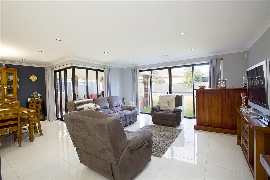 14 Foothills Terrace, Glenmore Park, NSW 2745