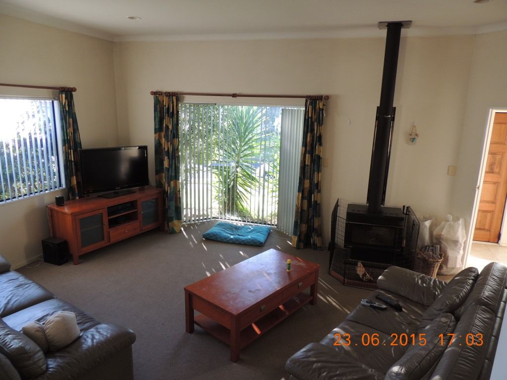 11 Bob Charles Drive, Golflands, Manukau City