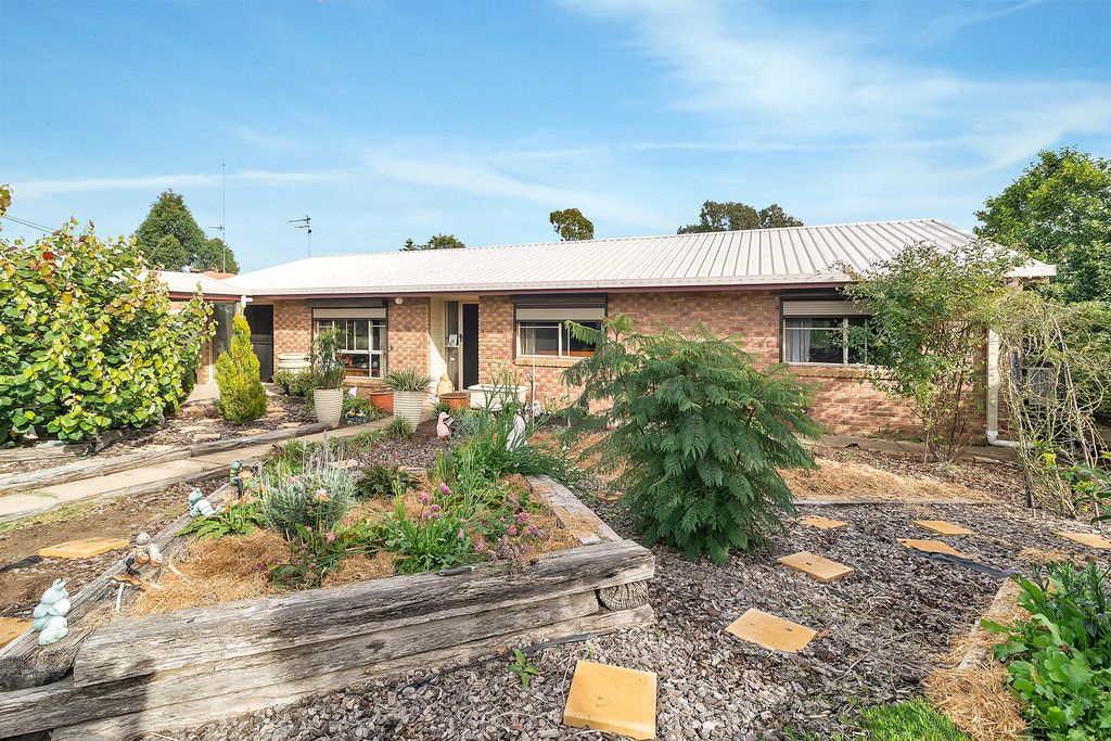 10 Gladstone Street, Wyreema QLD 4352