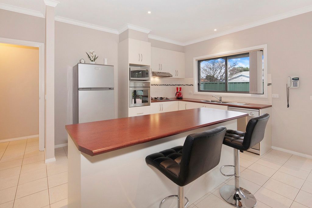 2/19 Westcliffe Crescent, Sebastopol, VIC 3356