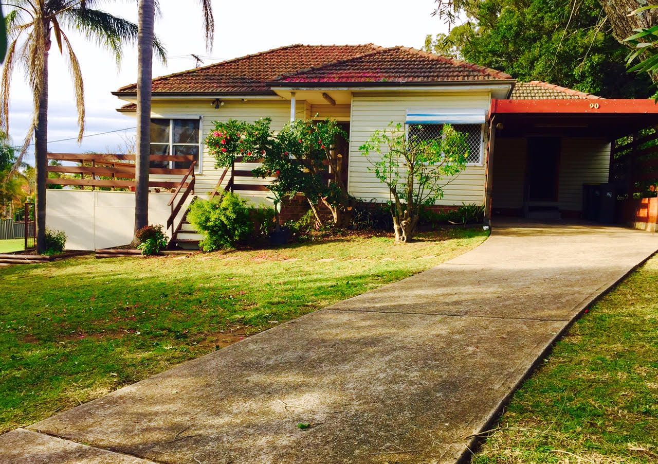90 Hoddle Avenue, Campbelltown, NSW 2560