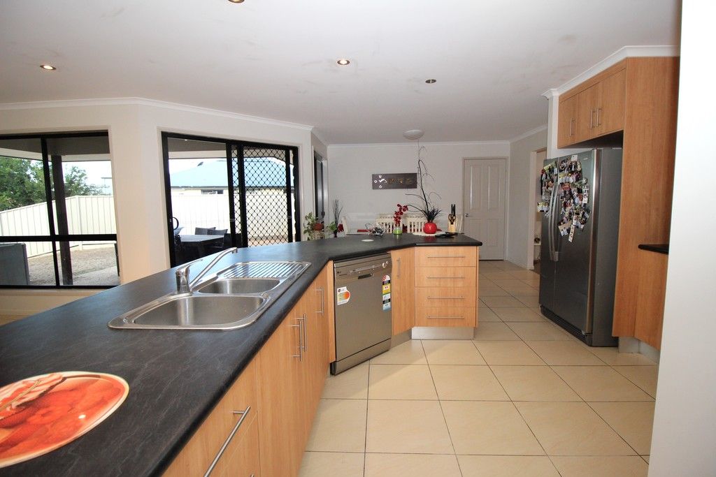 11 Chandon Court, Emerald, QLD 4720