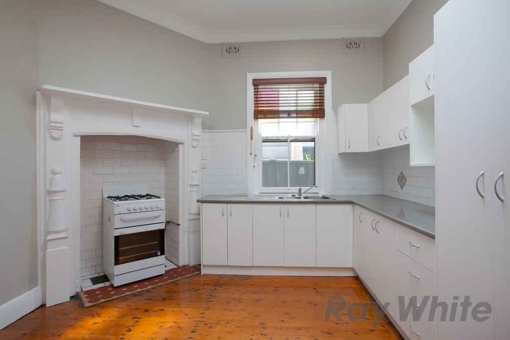 11 Victoria Street, CARRINGTON, NSW 2294
