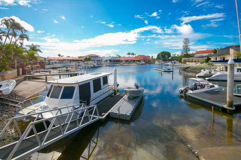 35 Daru Avenue, Runaway Bay, QLD 4216