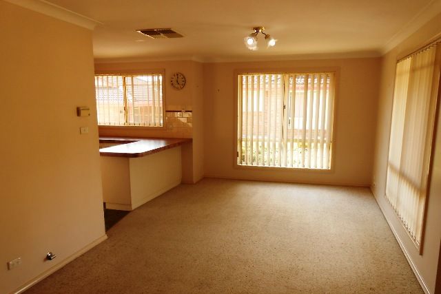1/2 Kenneally Street, KOORINGAL, NSW 2650