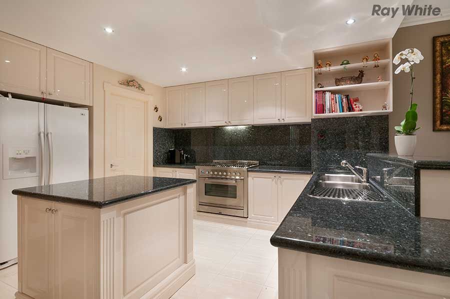 11 Oxford Drive, Hillside, VIC 3037