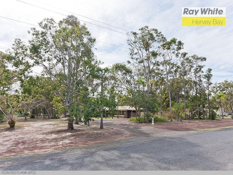 11 Shore Road E, Urangan, QLD 4655