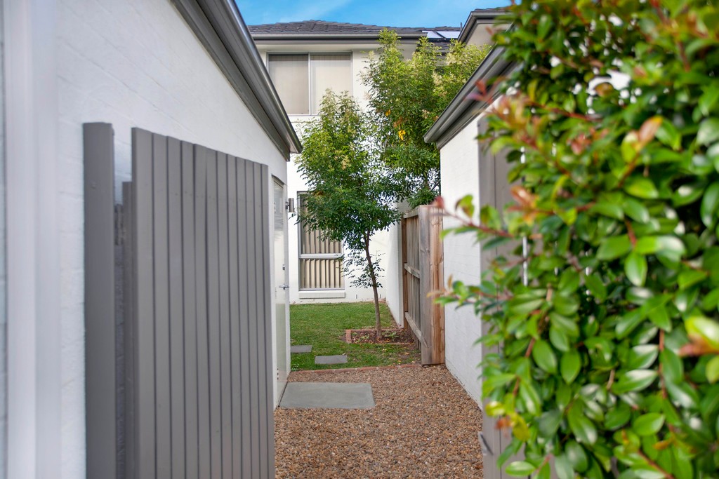 11 Sierra Avenue, Middleton Grange, NSW 2171