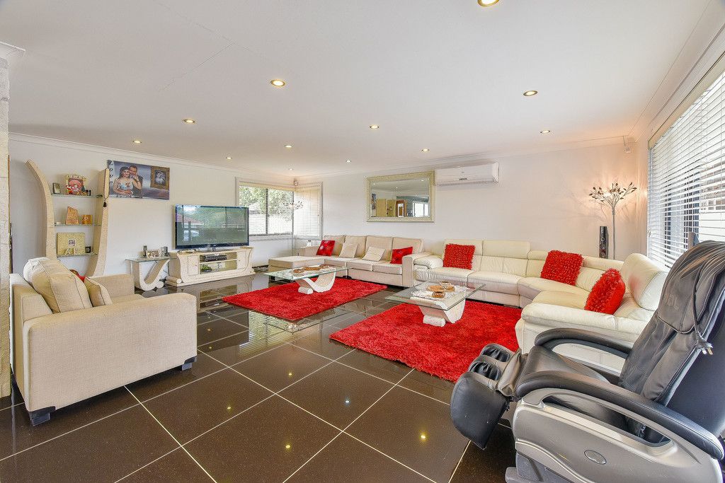 51 Campbellfield Avenue, Bradbury, NSW 2560