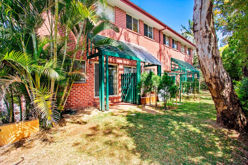 100 Racecourse Drive, BUNDALL QLD 4217