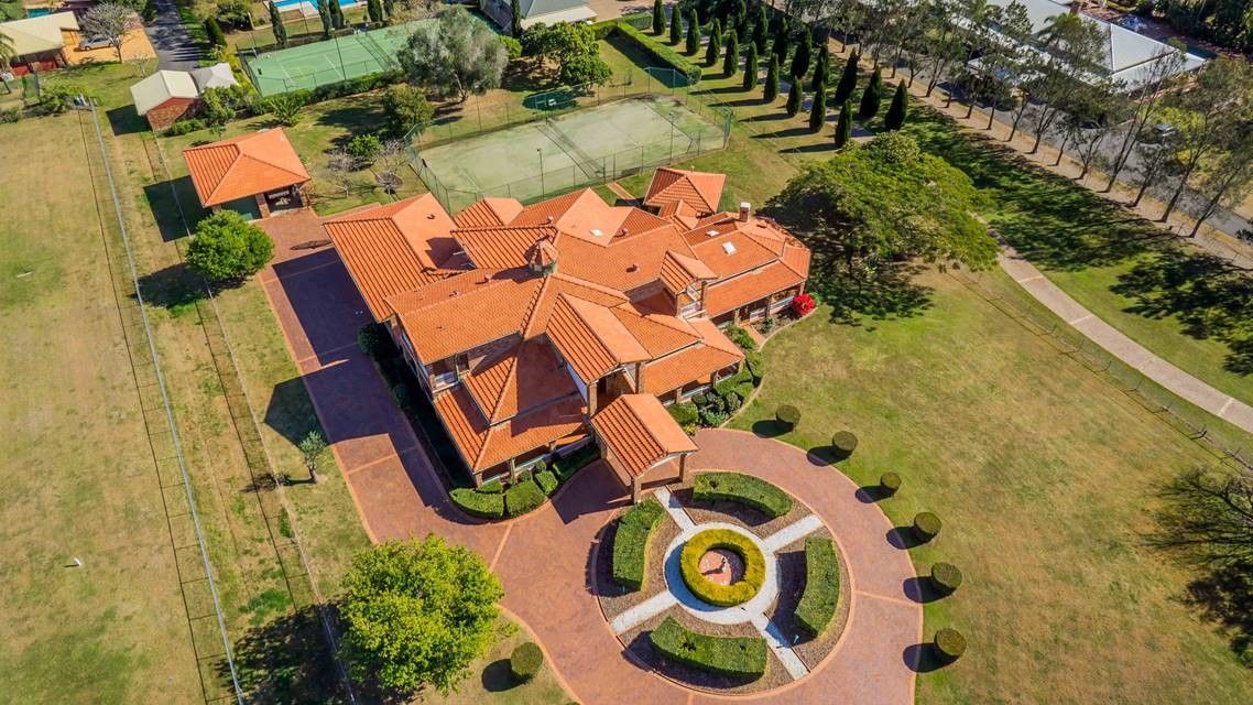 16 Neville Road, BRIDGEMAN DOWNS, QLD 4035