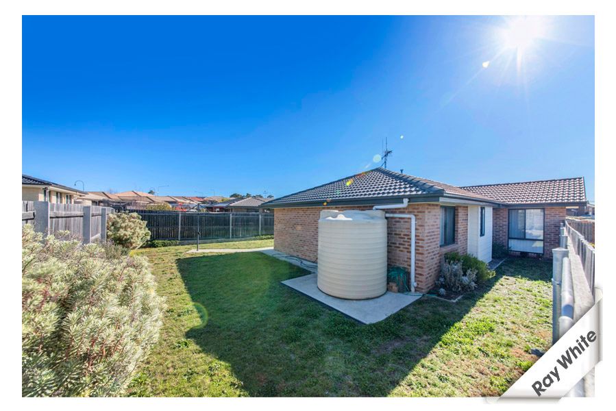 1 John James Loop, Macgregor, ACT 2615