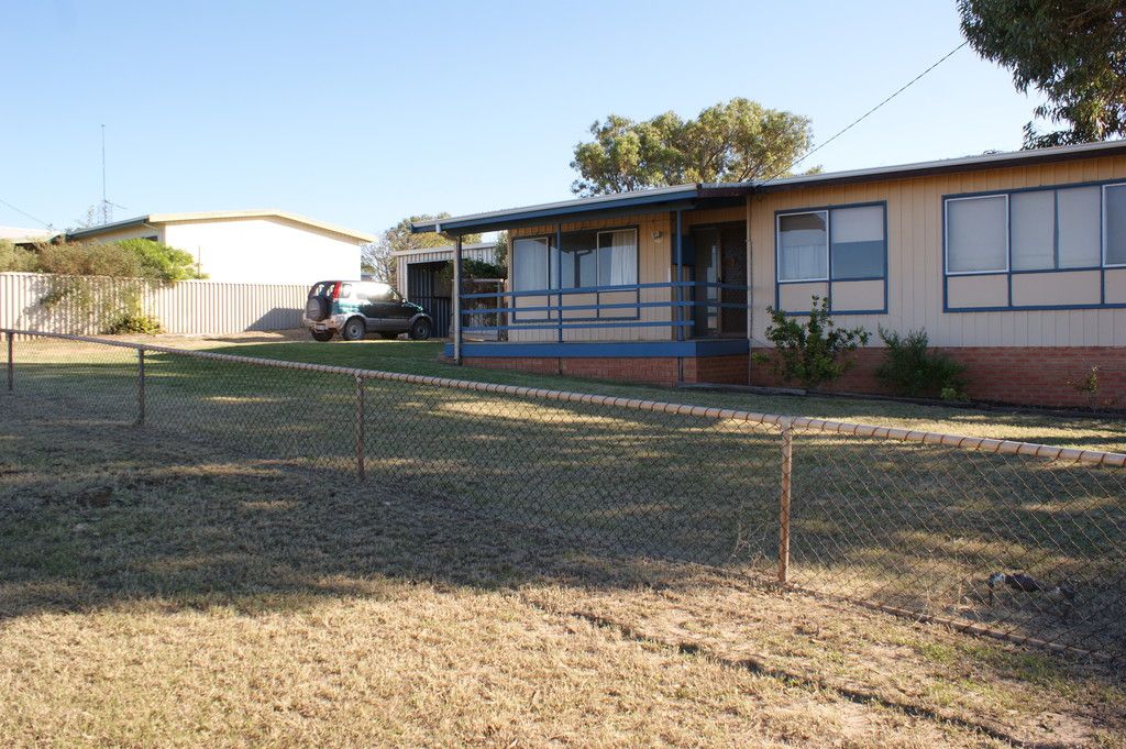10 Bungaru Road, Port Denison WA 6525