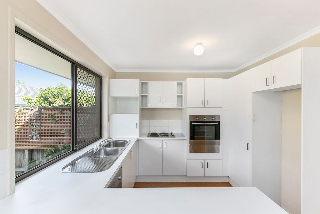 2/47 Usher Avenue, Labrador, QLD 4215